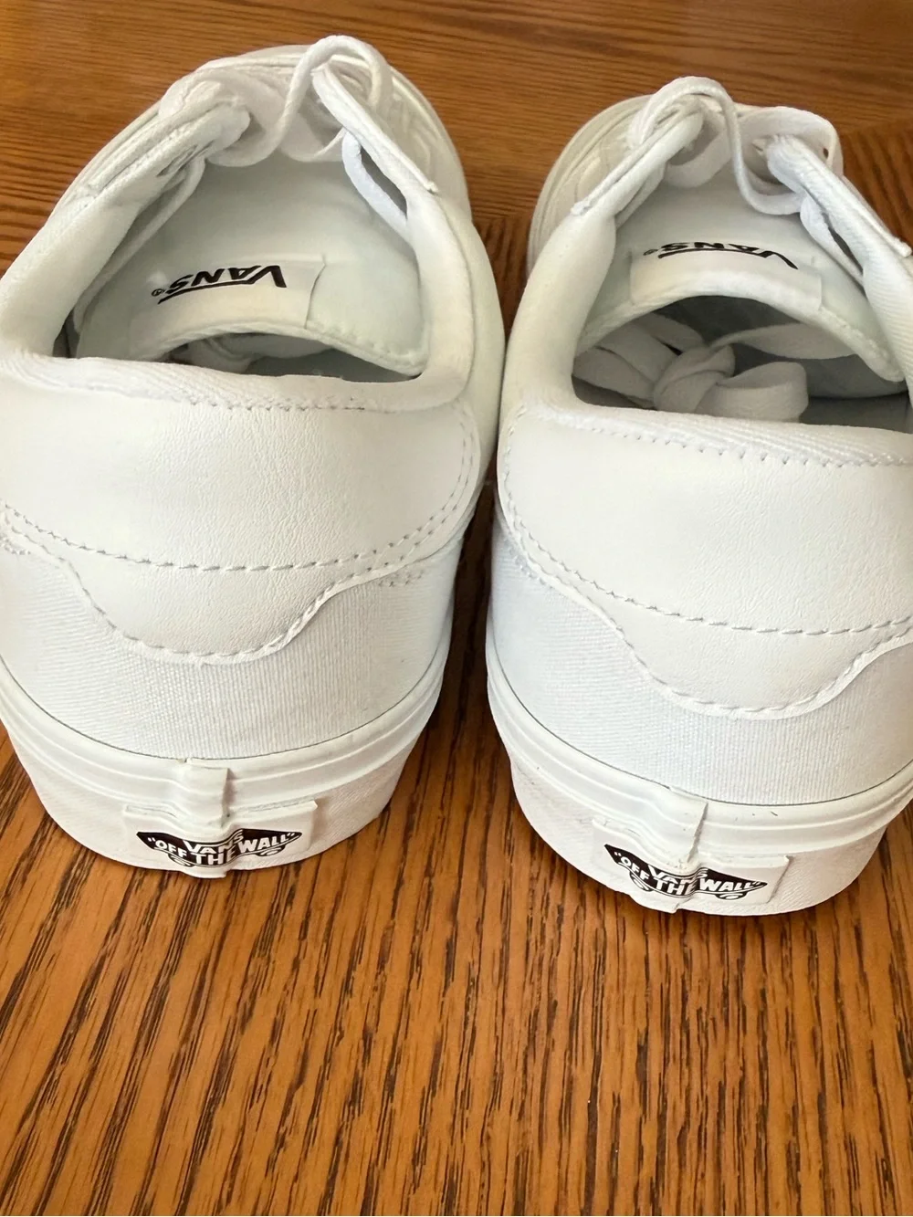 VANS Brooklyn Sneakers - White Canvas